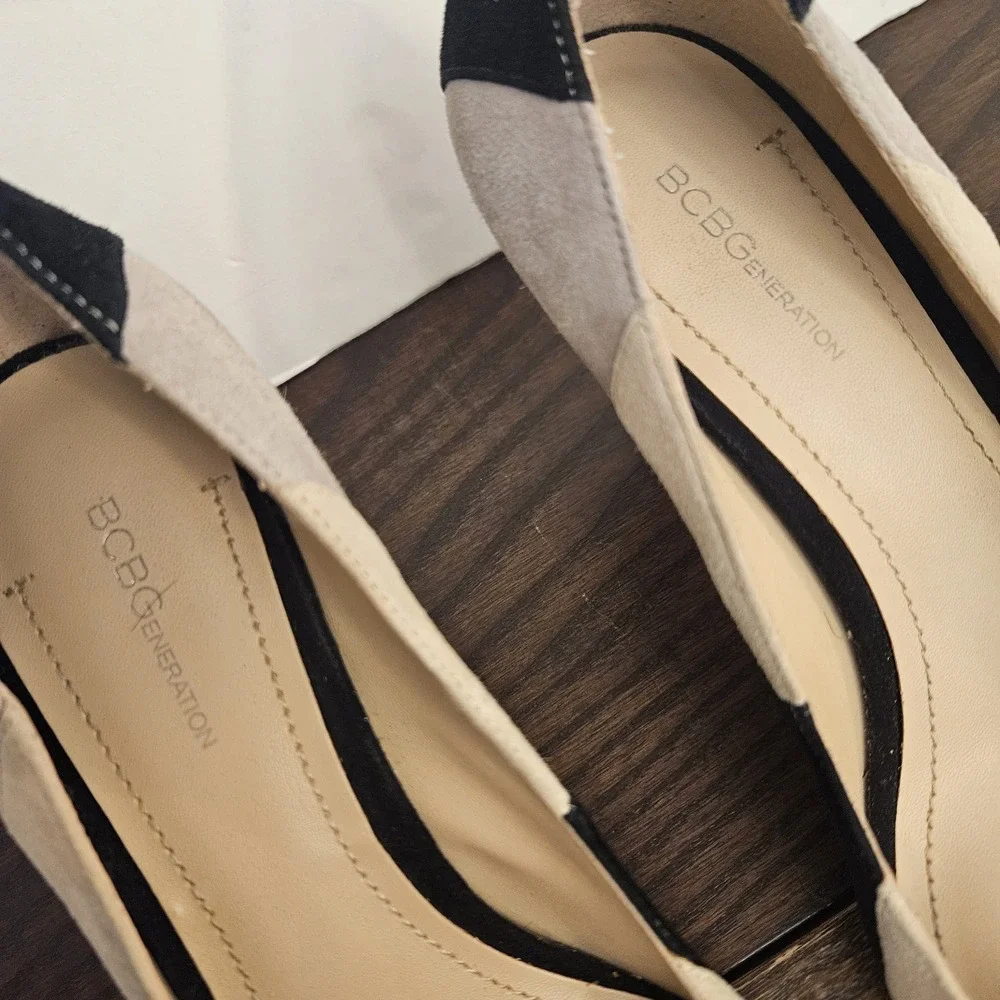 BCBGeneration Womens 8M Suede Patchwork Pumps Black Gray Cream Pointed Toe— Chic